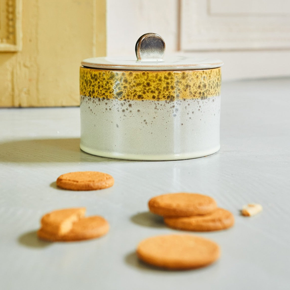 Large Ceramic Cookie Jar - Image 5